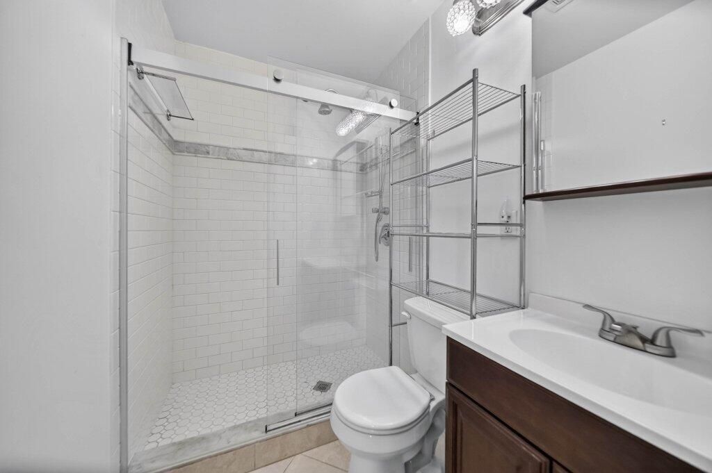 primarybath1.jpg-SMALL