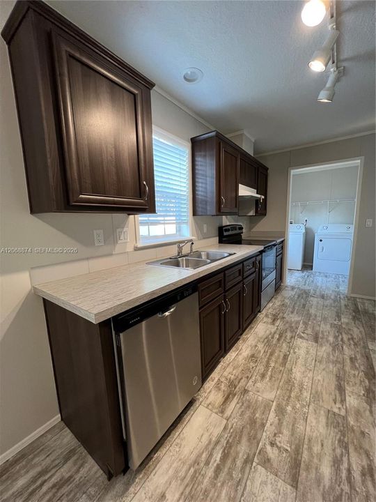 For Rent: $2,800 (4 beds, 2 baths, 1512 Square Feet)