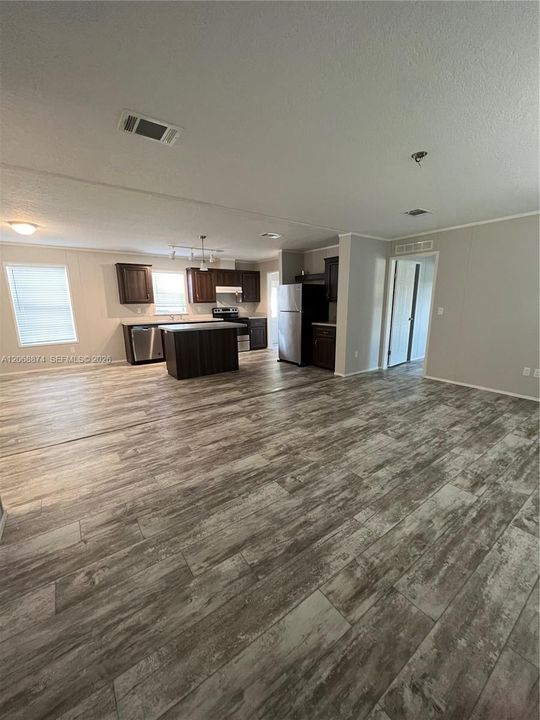 For Rent: $2,800 (4 beds, 2 baths, 1512 Square Feet)