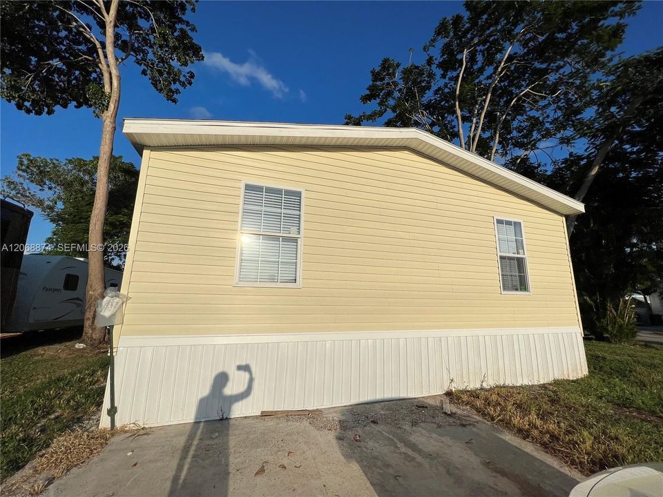 For Rent: $2,800 (4 beds, 2 baths, 1512 Square Feet)