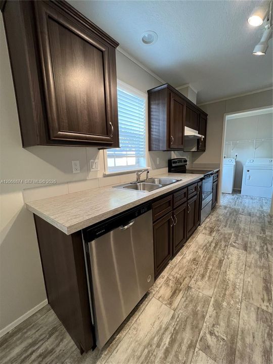 For Rent: $2,800 (4 beds, 2 baths, 1512 Square Feet)