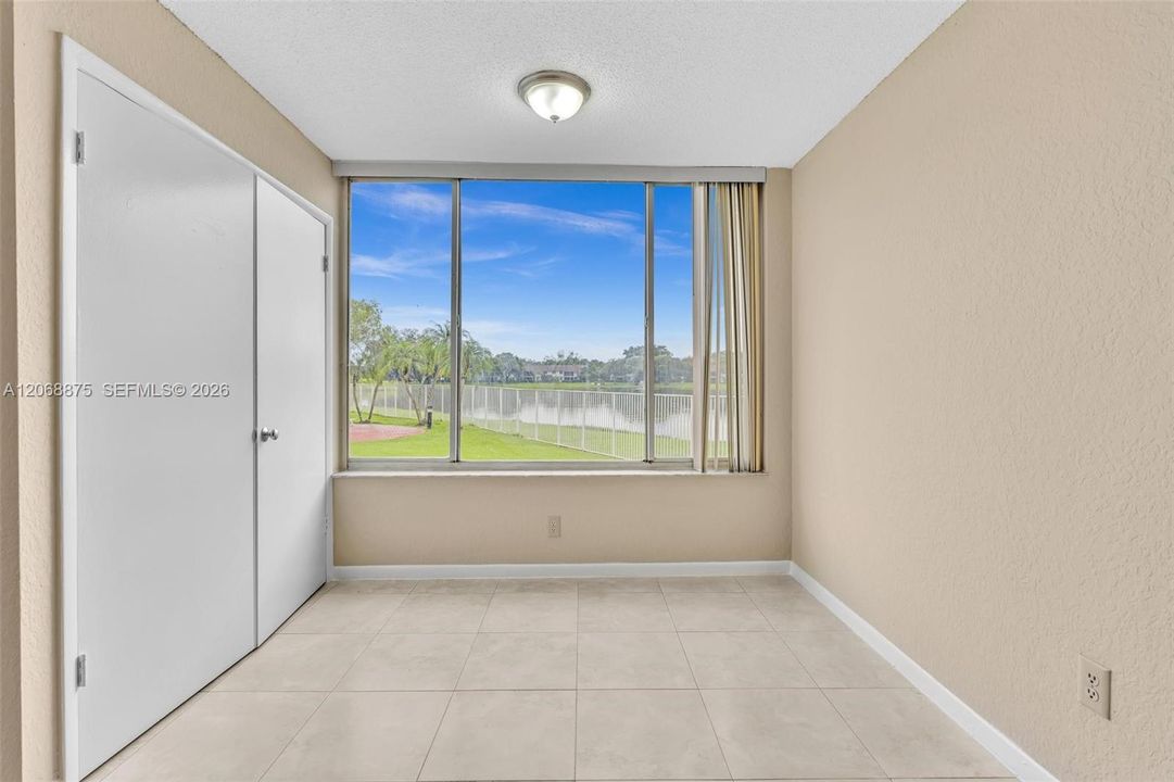 For Sale: $199,900 (1 beds, 1 baths, 862 Square Feet)