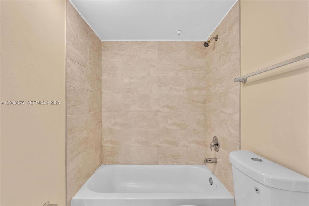 For Sale: $199,900 (1 beds, 1 baths, 862 Square Feet)