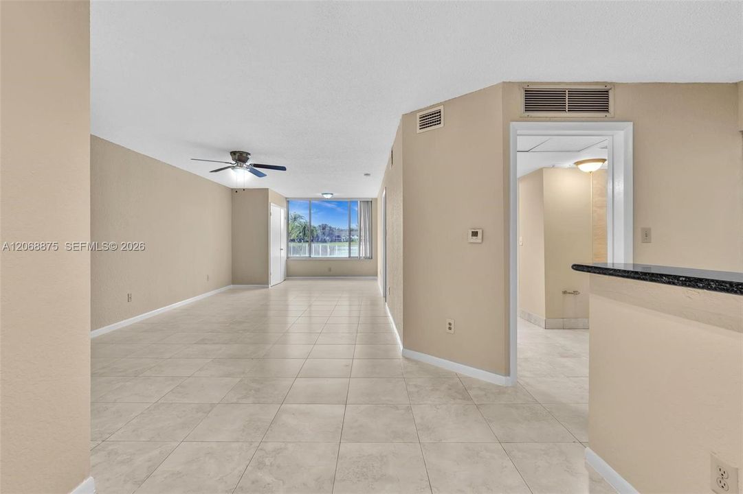 For Sale: $199,900 (1 beds, 1 baths, 862 Square Feet)