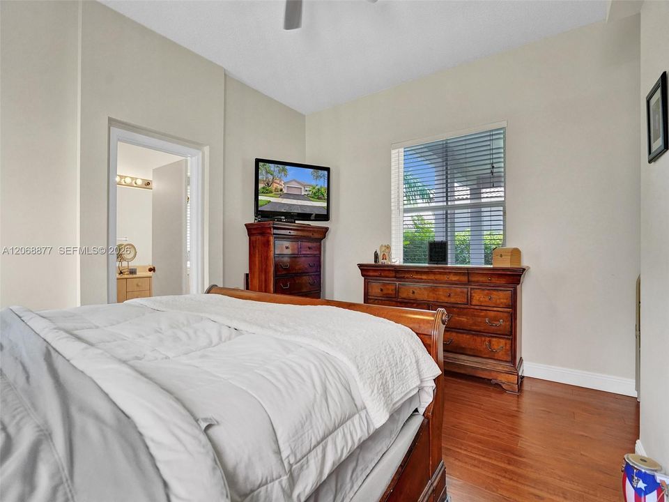 For Rent: $3,900 (3 beds, 2 baths, 1662 Square Feet)