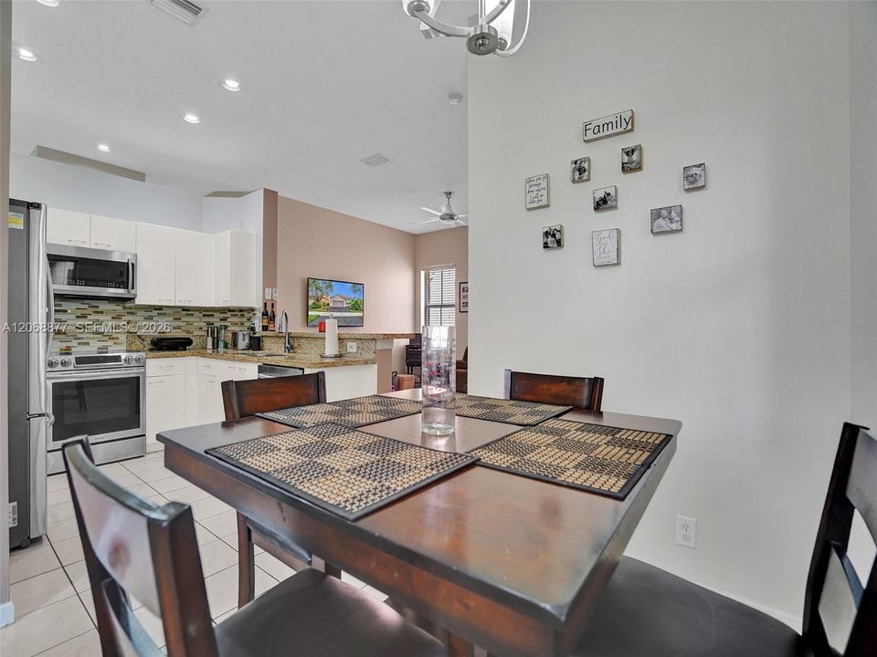 For Rent: $3,900 (3 beds, 2 baths, 1662 Square Feet)
