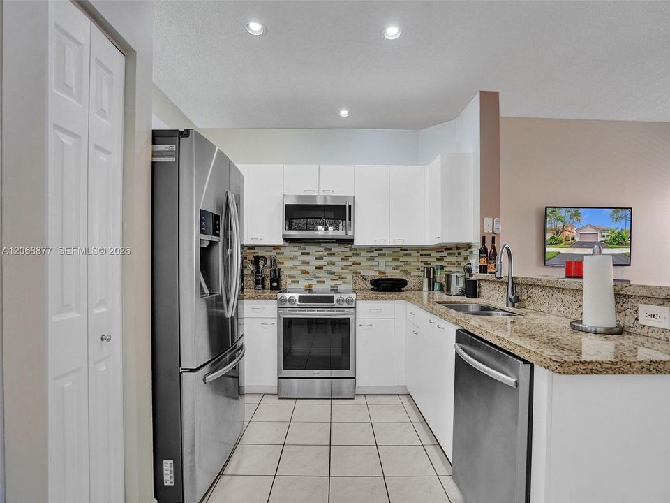 For Rent: $3,900 (3 beds, 2 baths, 1662 Square Feet)