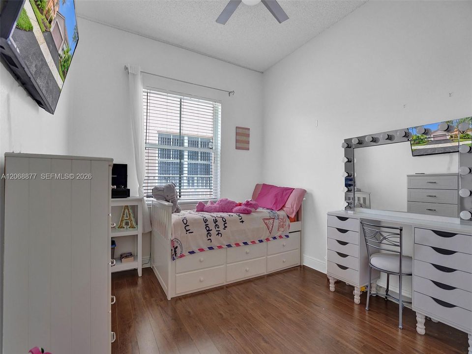 For Rent: $3,900 (3 beds, 2 baths, 1662 Square Feet)