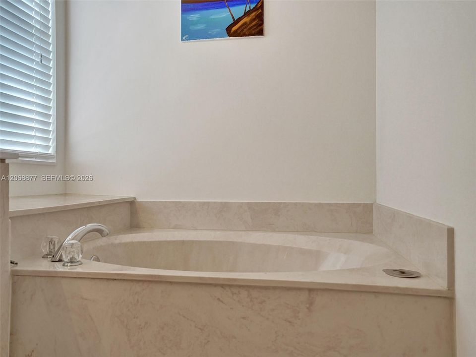 For Rent: $3,900 (3 beds, 2 baths, 1662 Square Feet)