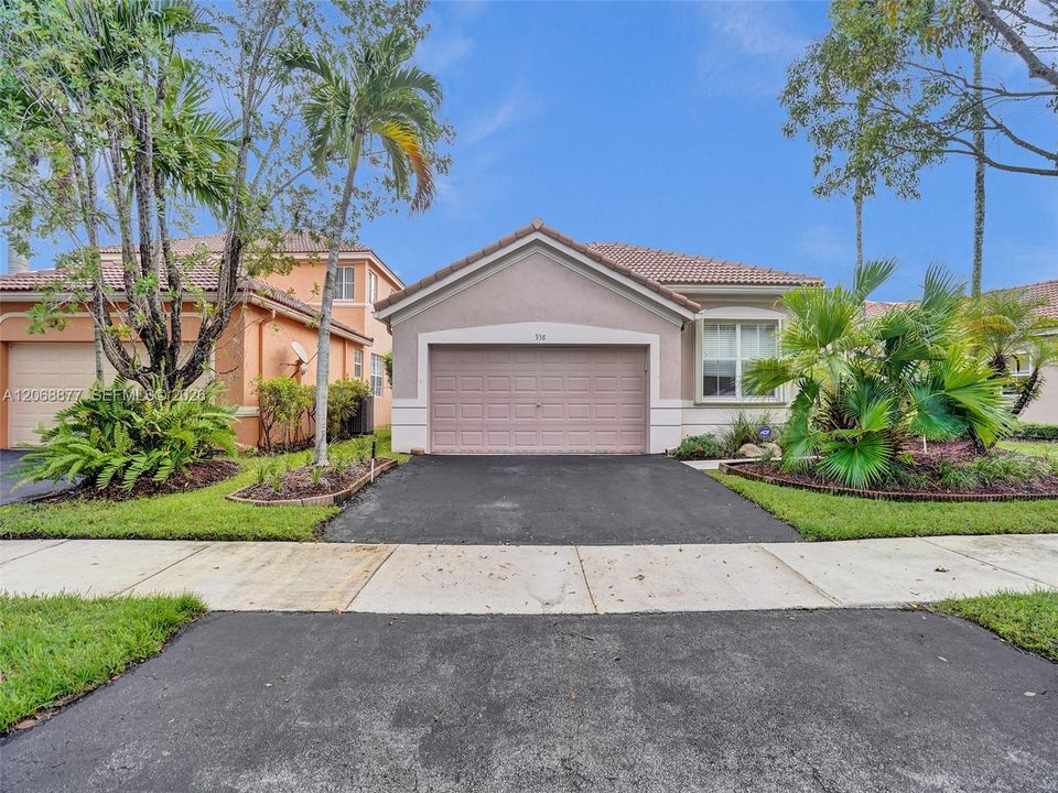 For Rent: $3,900 (3 beds, 2 baths, 1662 Square Feet)