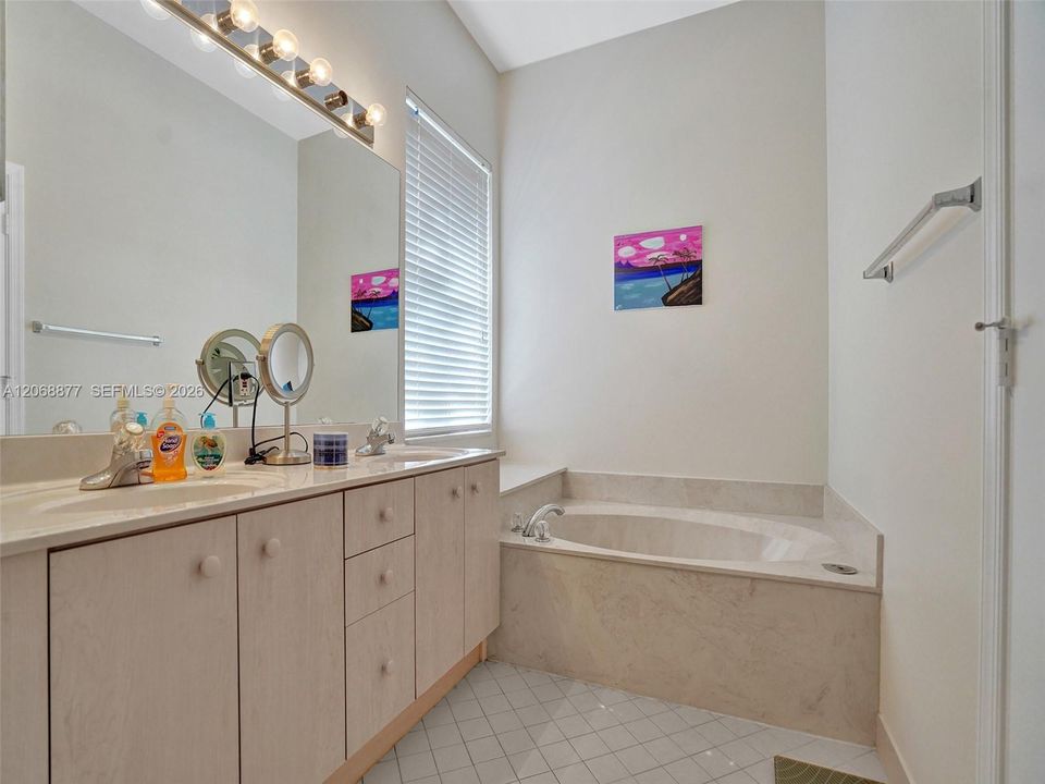 For Rent: $3,900 (3 beds, 2 baths, 1662 Square Feet)