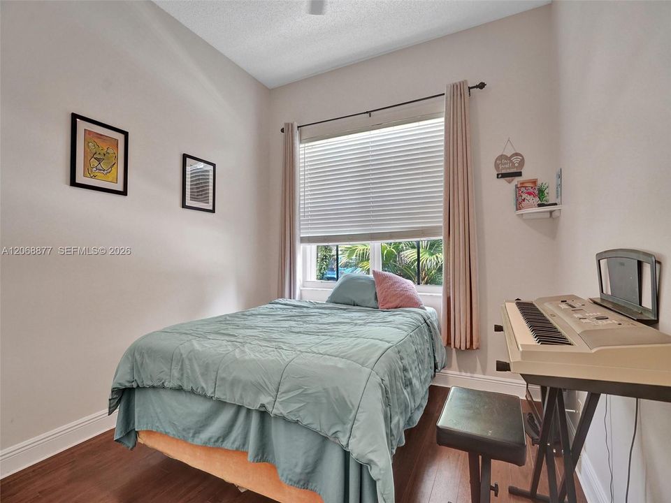 For Rent: $3,900 (3 beds, 2 baths, 1662 Square Feet)