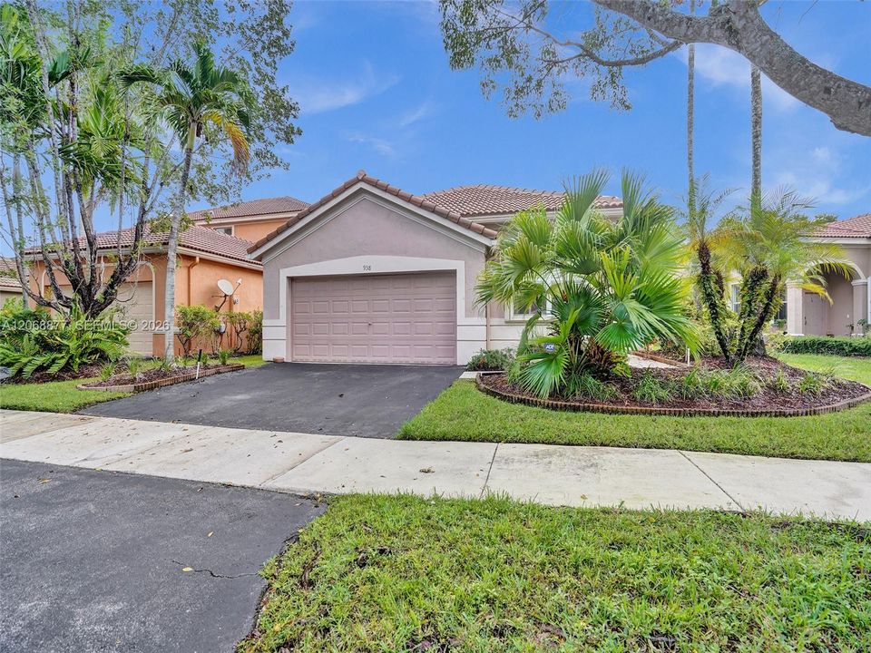 For Rent: $3,900 (3 beds, 2 baths, 1662 Square Feet)