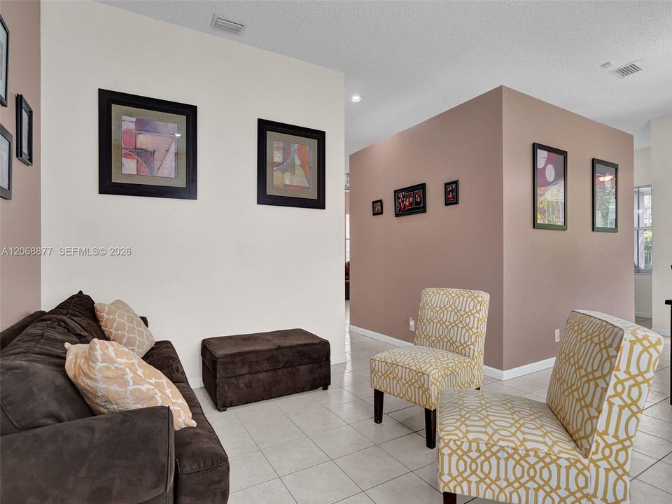 For Rent: $3,900 (3 beds, 2 baths, 1662 Square Feet)
