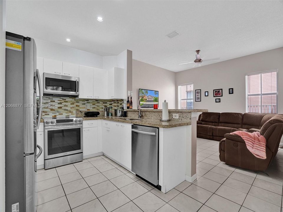 For Rent: $3,900 (3 beds, 2 baths, 1662 Square Feet)