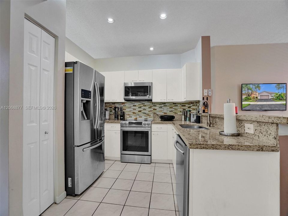 For Rent: $3,900 (3 beds, 2 baths, 1662 Square Feet)