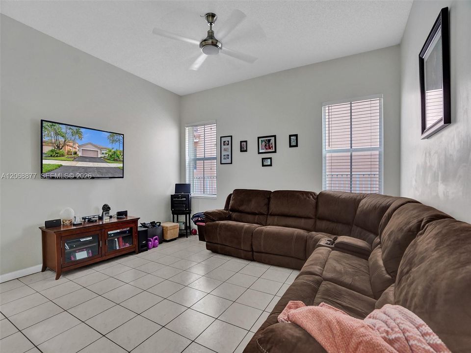 For Rent: $3,900 (3 beds, 2 baths, 1662 Square Feet)