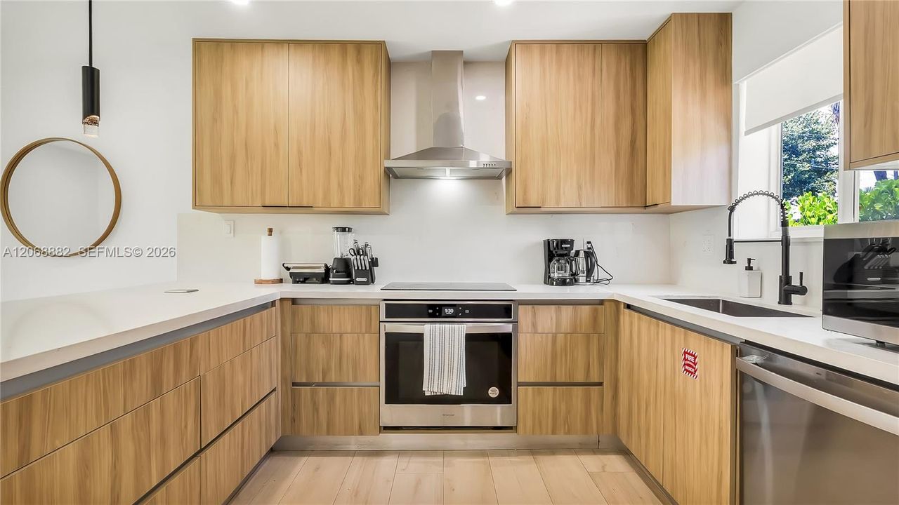 For Rent: $2,700 (4 beds, 2 baths, 1600 Square Feet)