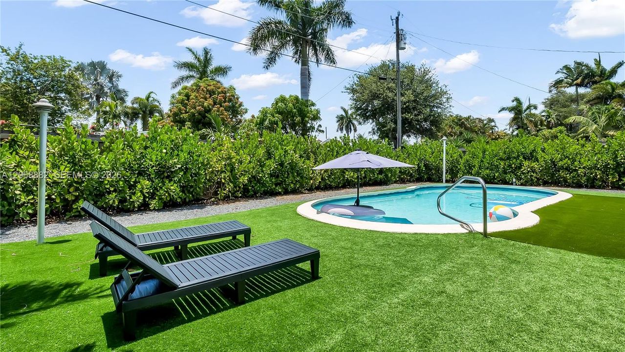 For Rent: $2,700 (4 beds, 2 baths, 1600 Square Feet)