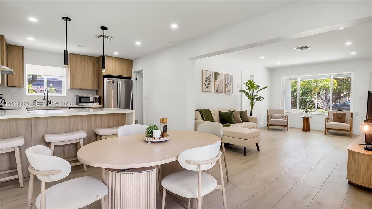 For Rent: $2,700 (4 beds, 2 baths, 1600 Square Feet)