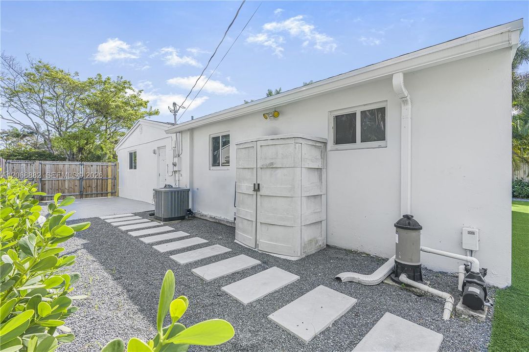 For Rent: $2,700 (4 beds, 2 baths, 1600 Square Feet)