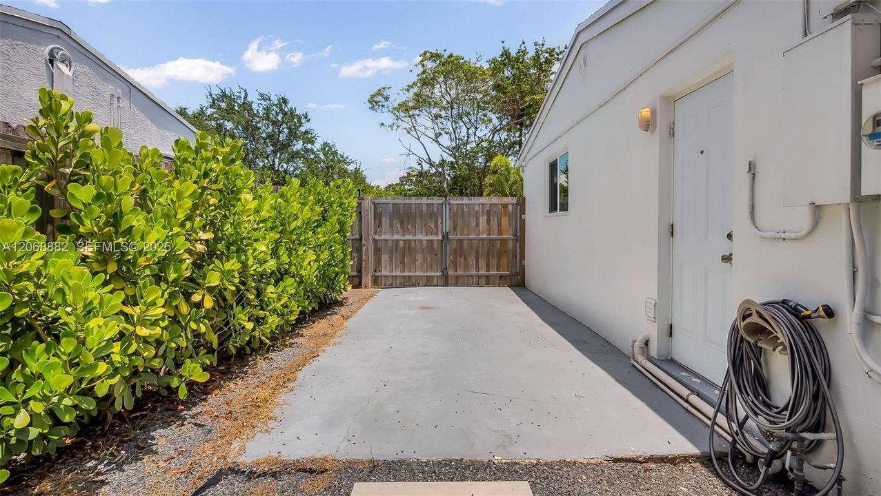 For Rent: $2,700 (4 beds, 2 baths, 1600 Square Feet)