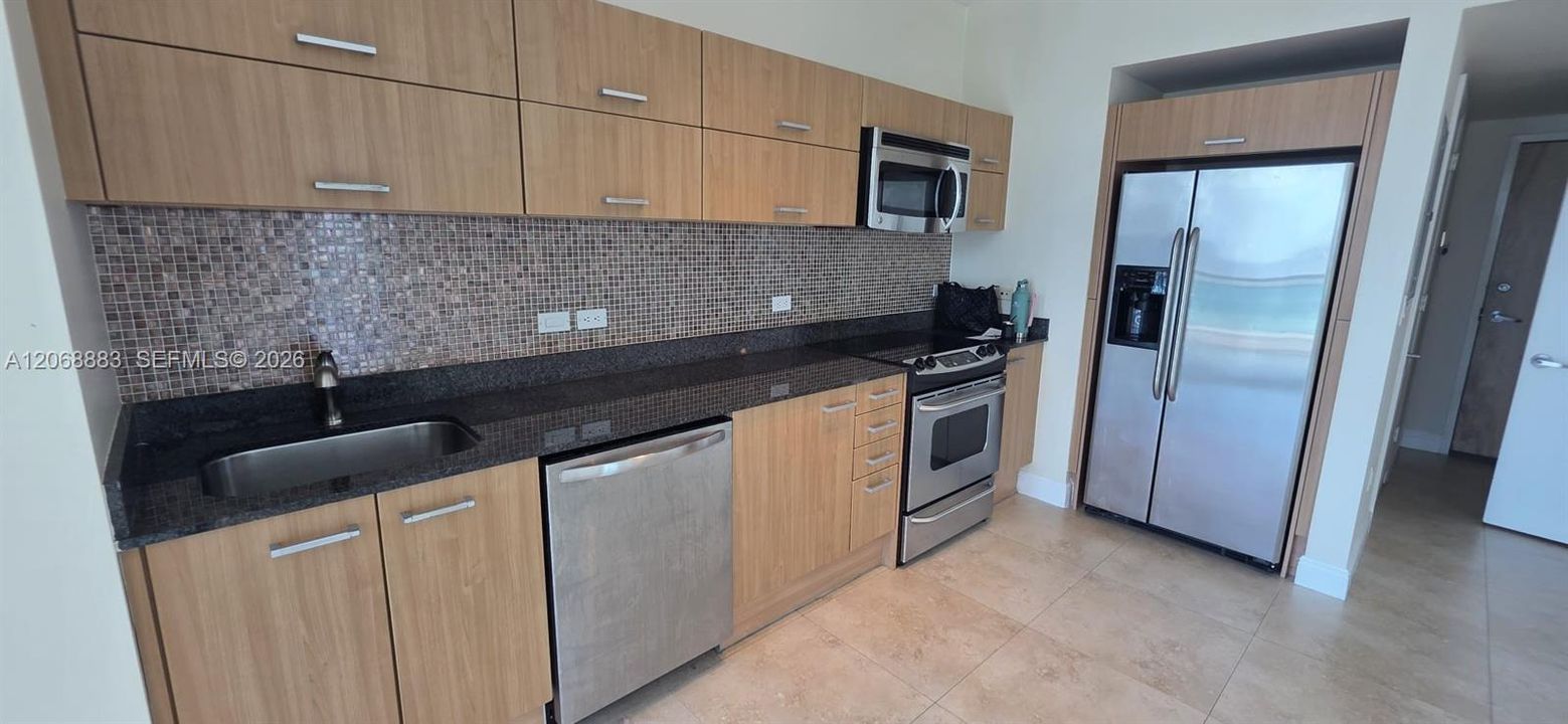 В аренду: $3,400 (2 спален, 2 ванн, 920 Квадратных фут)