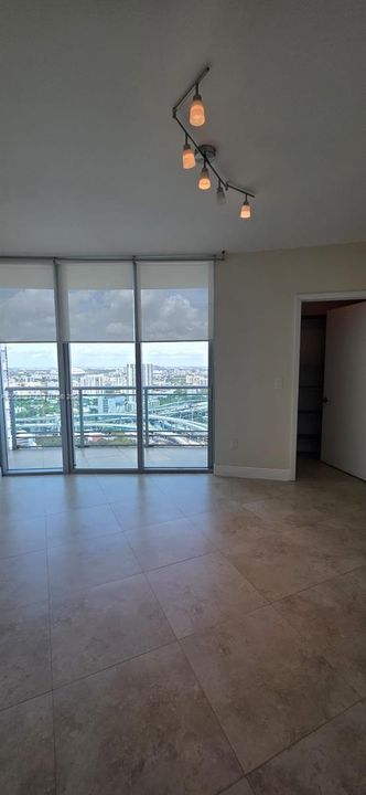 В аренду: $3,400 (2 спален, 2 ванн, 920 Квадратных фут)