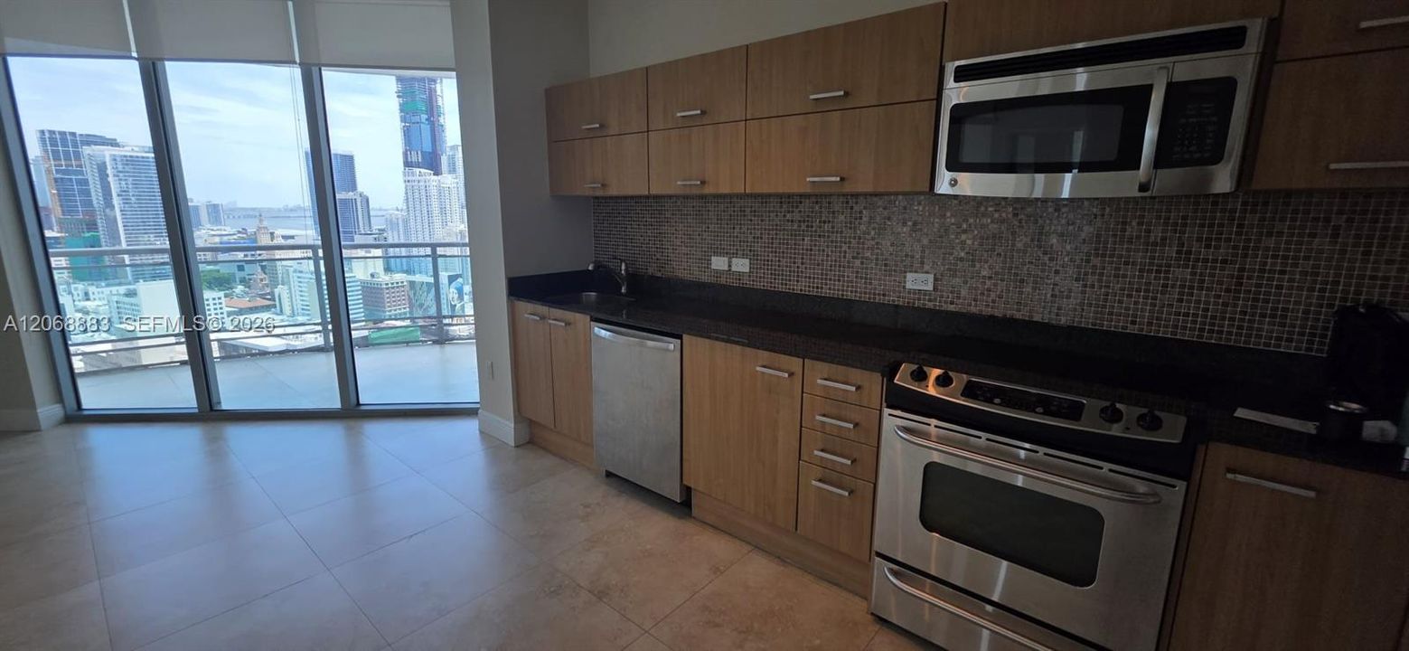 В аренду: $3,400 (2 спален, 2 ванн, 920 Квадратных фут)