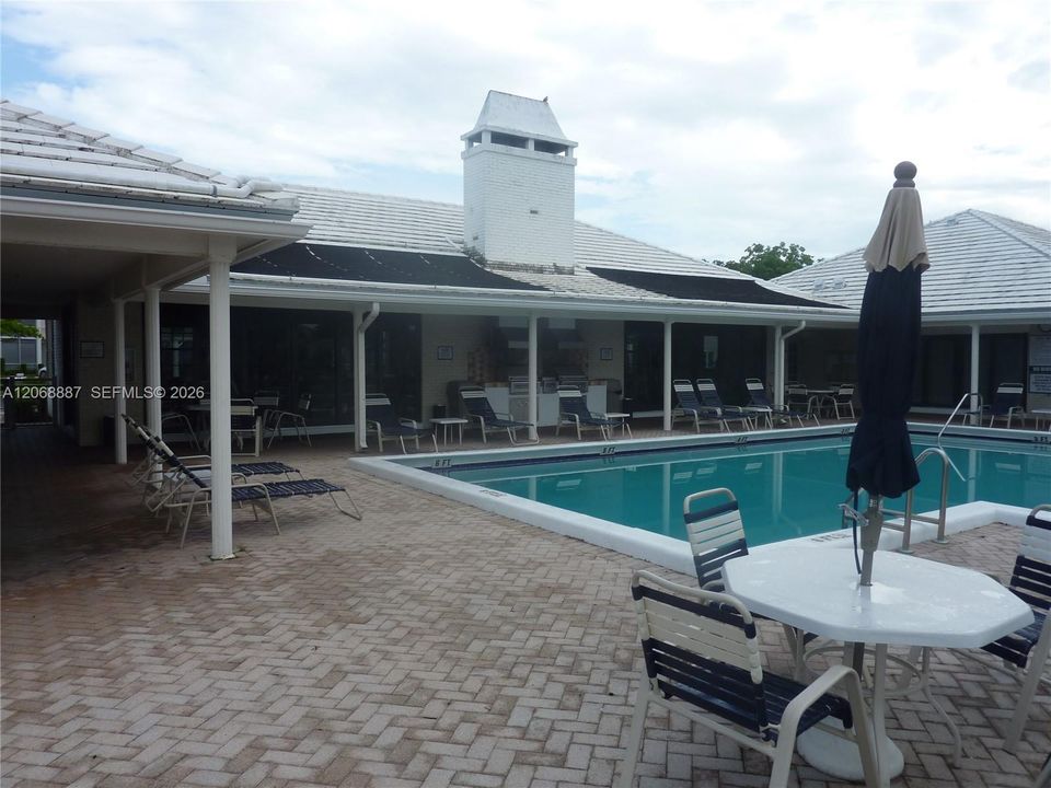 For Sale: $214,500 (2 beds, 2 baths, 982 Square Feet)