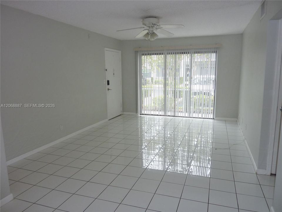 For Sale: $214,500 (2 beds, 2 baths, 982 Square Feet)