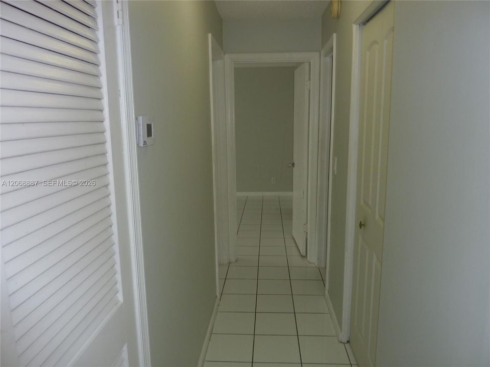 For Sale: $214,500 (2 beds, 2 baths, 982 Square Feet)