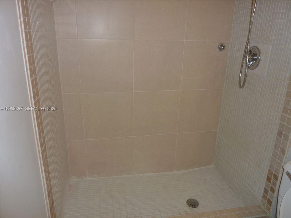 For Sale: $214,500 (2 beds, 2 baths, 982 Square Feet)