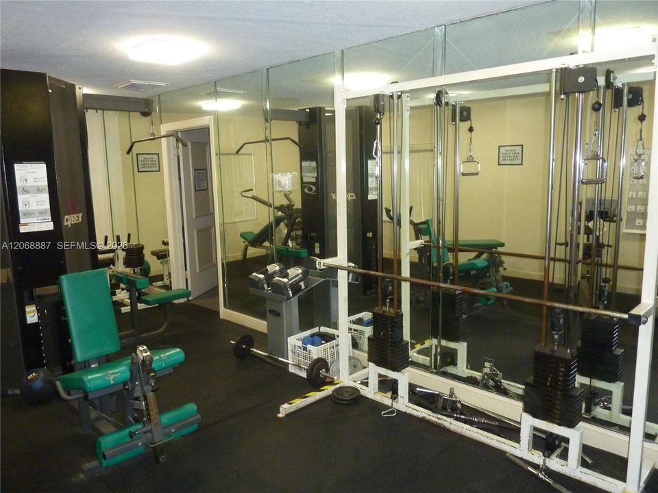 For Sale: $214,500 (2 beds, 2 baths, 982 Square Feet)