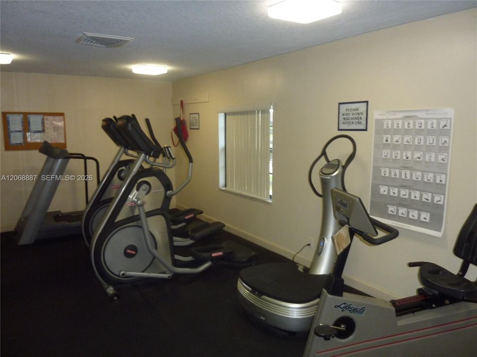 For Sale: $214,500 (2 beds, 2 baths, 982 Square Feet)