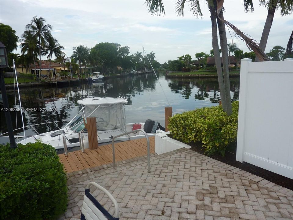 For Sale: $214,500 (2 beds, 2 baths, 982 Square Feet)