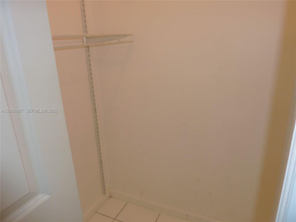 For Sale: $214,500 (2 beds, 2 baths, 982 Square Feet)