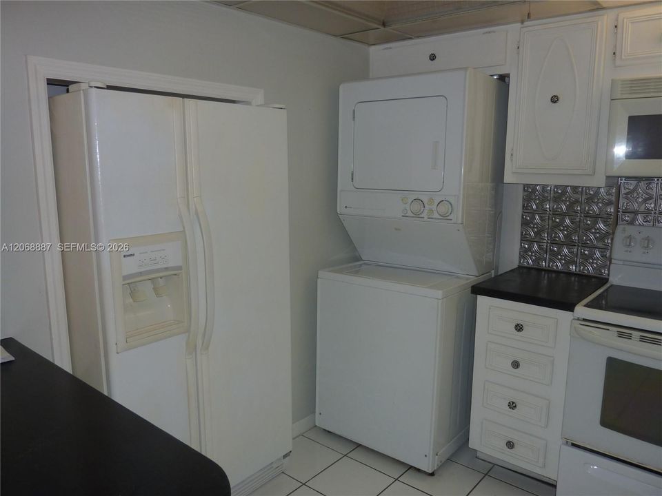 For Sale: $214,500 (2 beds, 2 baths, 982 Square Feet)