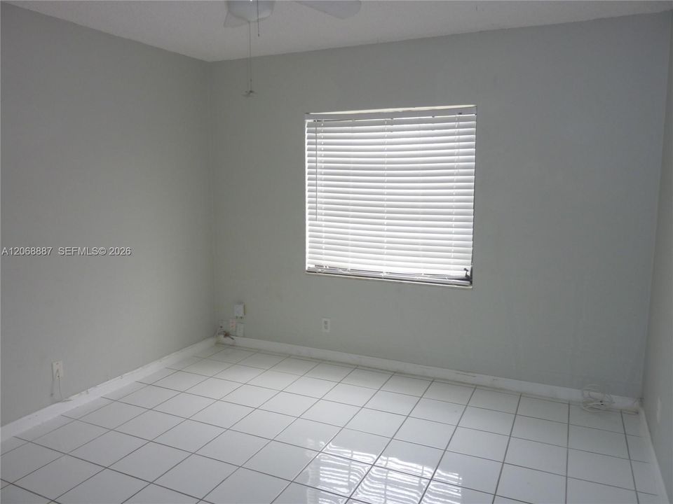 For Sale: $214,500 (2 beds, 2 baths, 982 Square Feet)