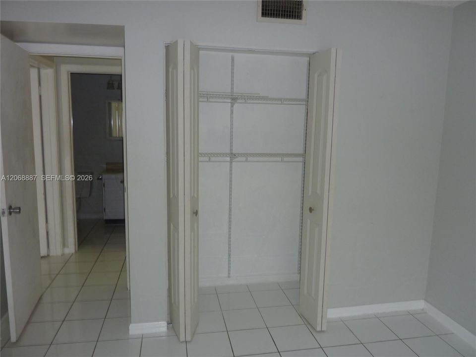 For Sale: $214,500 (2 beds, 2 baths, 982 Square Feet)
