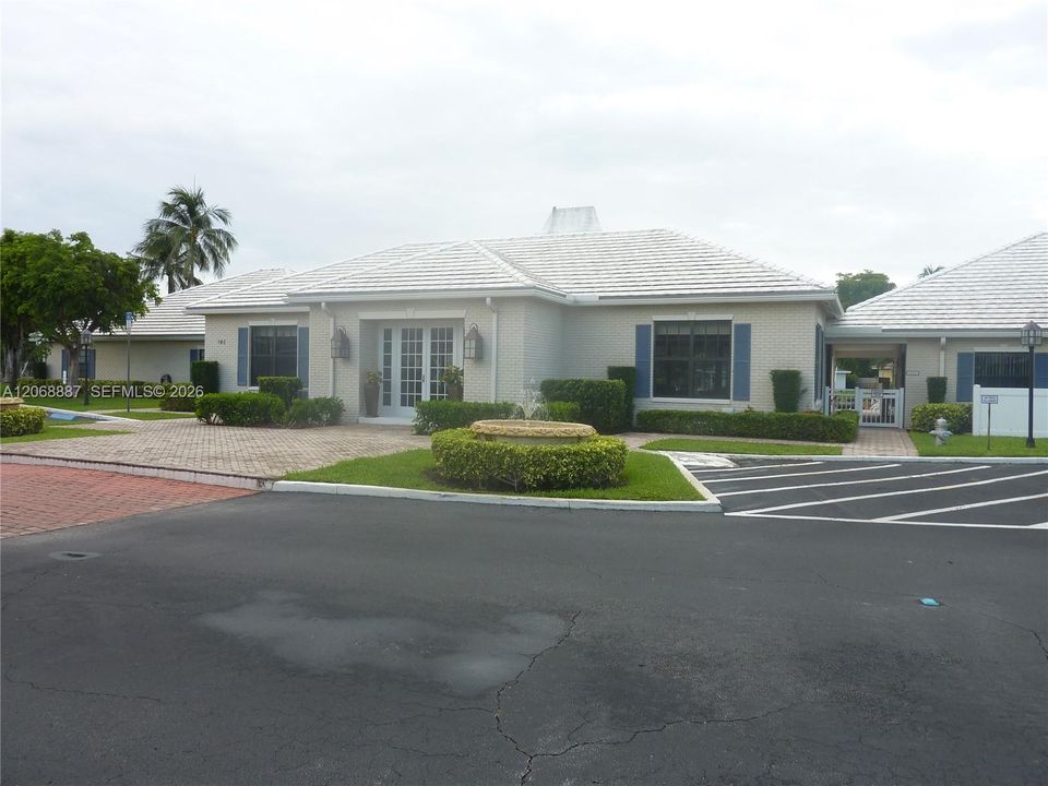 For Sale: $214,500 (2 beds, 2 baths, 982 Square Feet)
