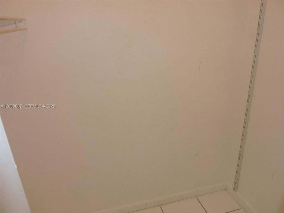 For Sale: $214,500 (2 beds, 2 baths, 982 Square Feet)