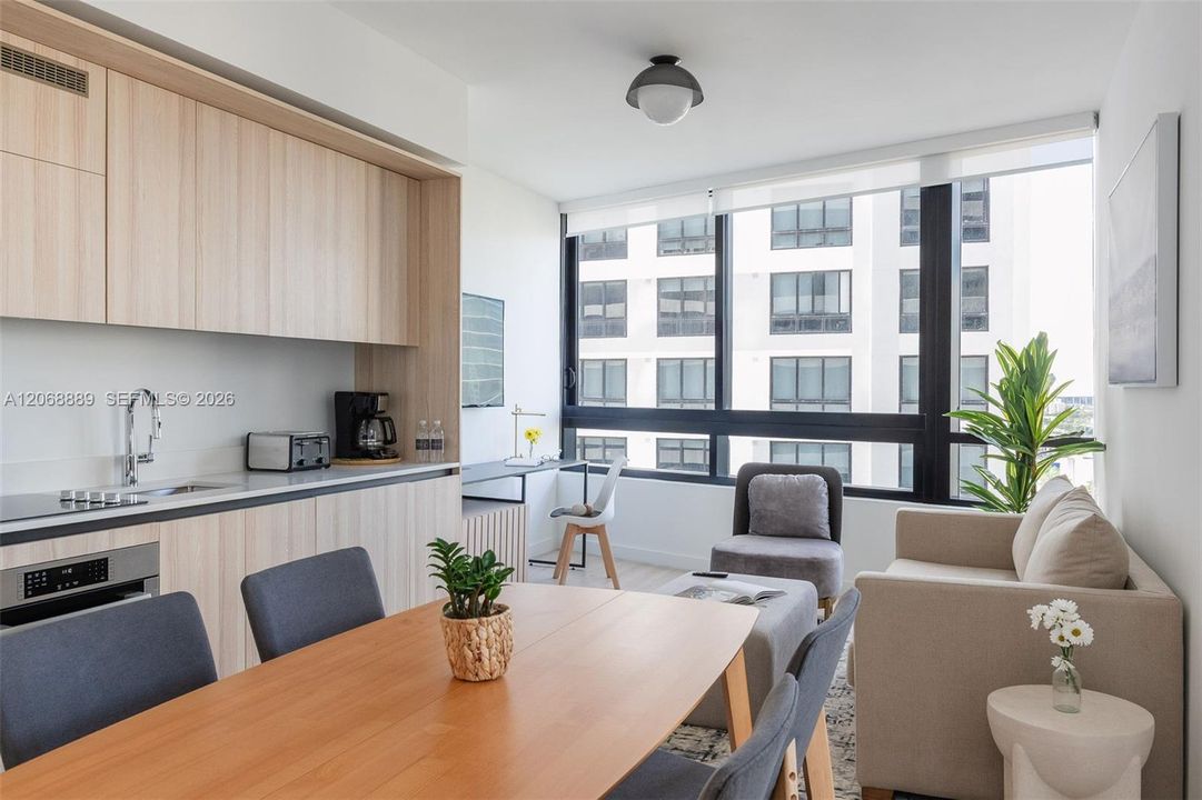 For Sale: $550,000 (1 beds, 1 baths, 468 Square Feet)