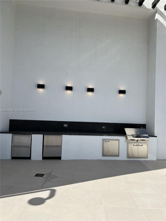 For Sale: $550,000 (1 beds, 1 baths, 468 Square Feet)