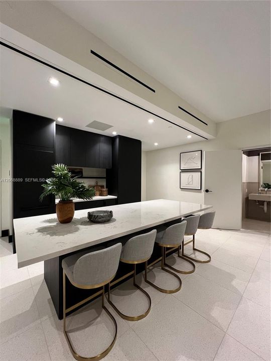 For Sale: $550,000 (1 beds, 1 baths, 468 Square Feet)