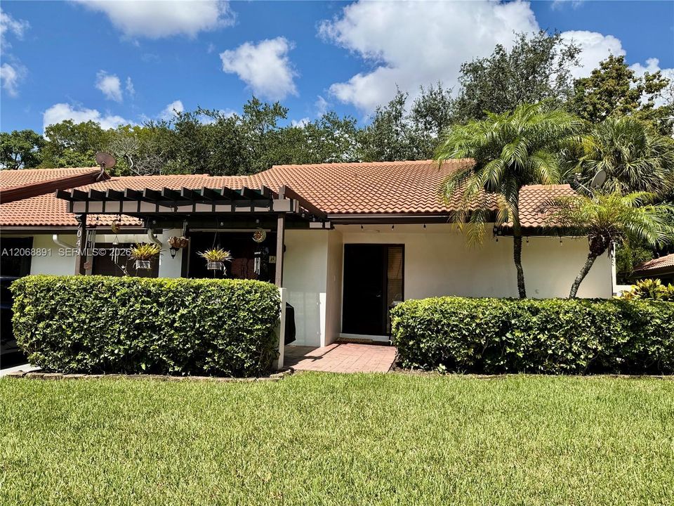 For Rent: $2,550 (2 beds, 2 baths, 1237 Square Feet)
