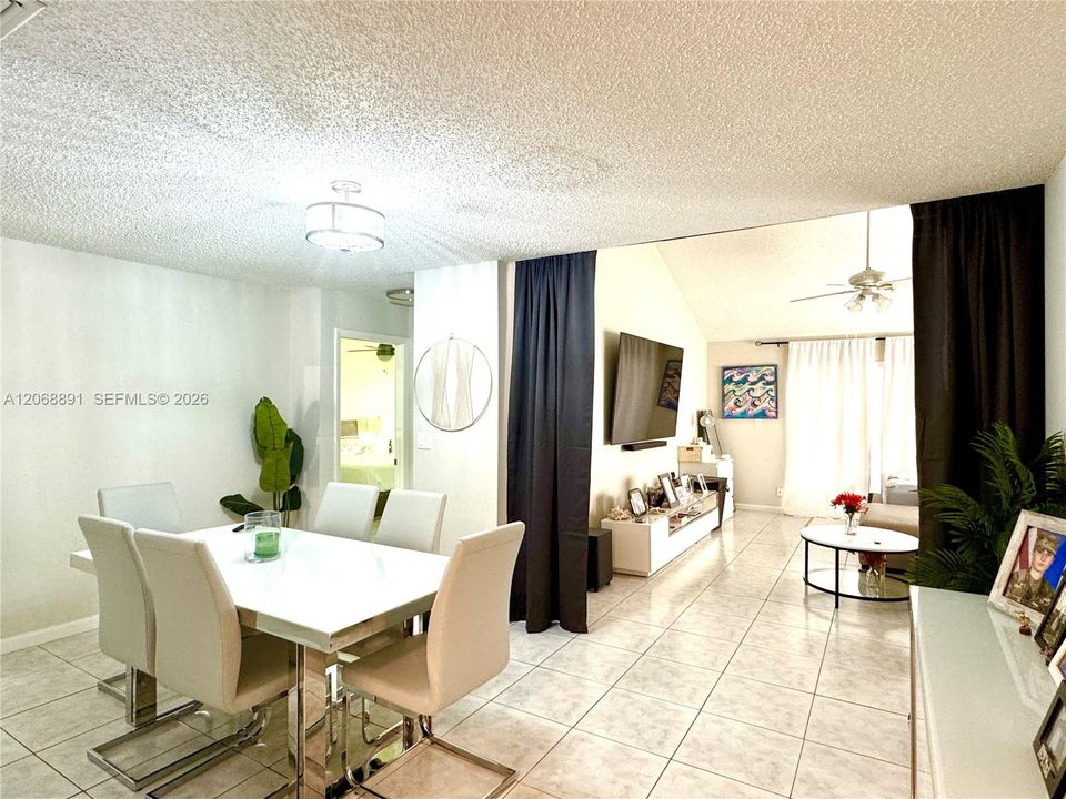 For Rent: $2,550 (2 beds, 2 baths, 1237 Square Feet)