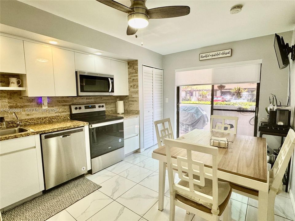 For Rent: $2,550 (2 beds, 2 baths, 1237 Square Feet)