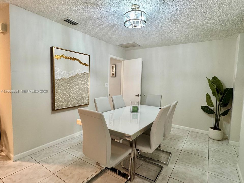 For Rent: $2,550 (2 beds, 2 baths, 1237 Square Feet)