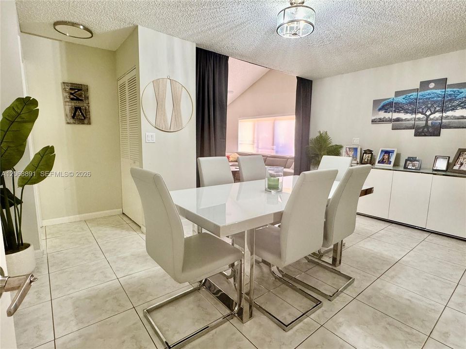 For Rent: $2,550 (2 beds, 2 baths, 1237 Square Feet)